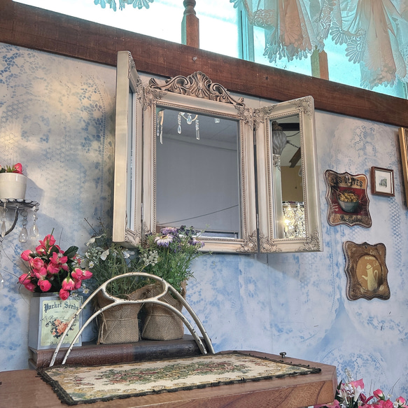 アンティーク 鏡 壁掛け式 アンティークな部屋 おしゃれな鏡 三面鏡 ①