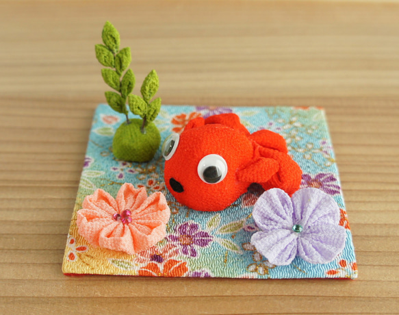 つまみ細工 きんぎょとお花のパーツ ハンドメイド （京ちりめん