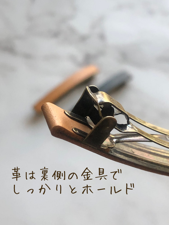 【牛本革】 ヘアバレッタ　アンティーク調　8.5cm×1cm レザー　ヘアアクセサリー 2枚目の画像