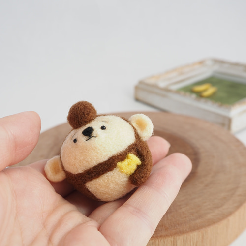 受注制作】まゆおさる -バナナをお供に- 羊毛フェルト 羊毛フェルト