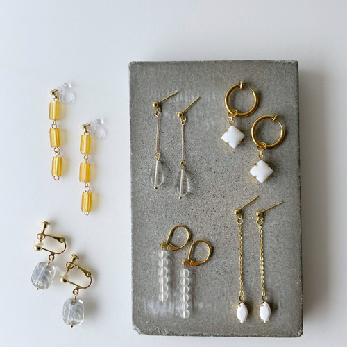 drops 】ヴィンテージビーズのシンプルピアス・イヤリング/クリア