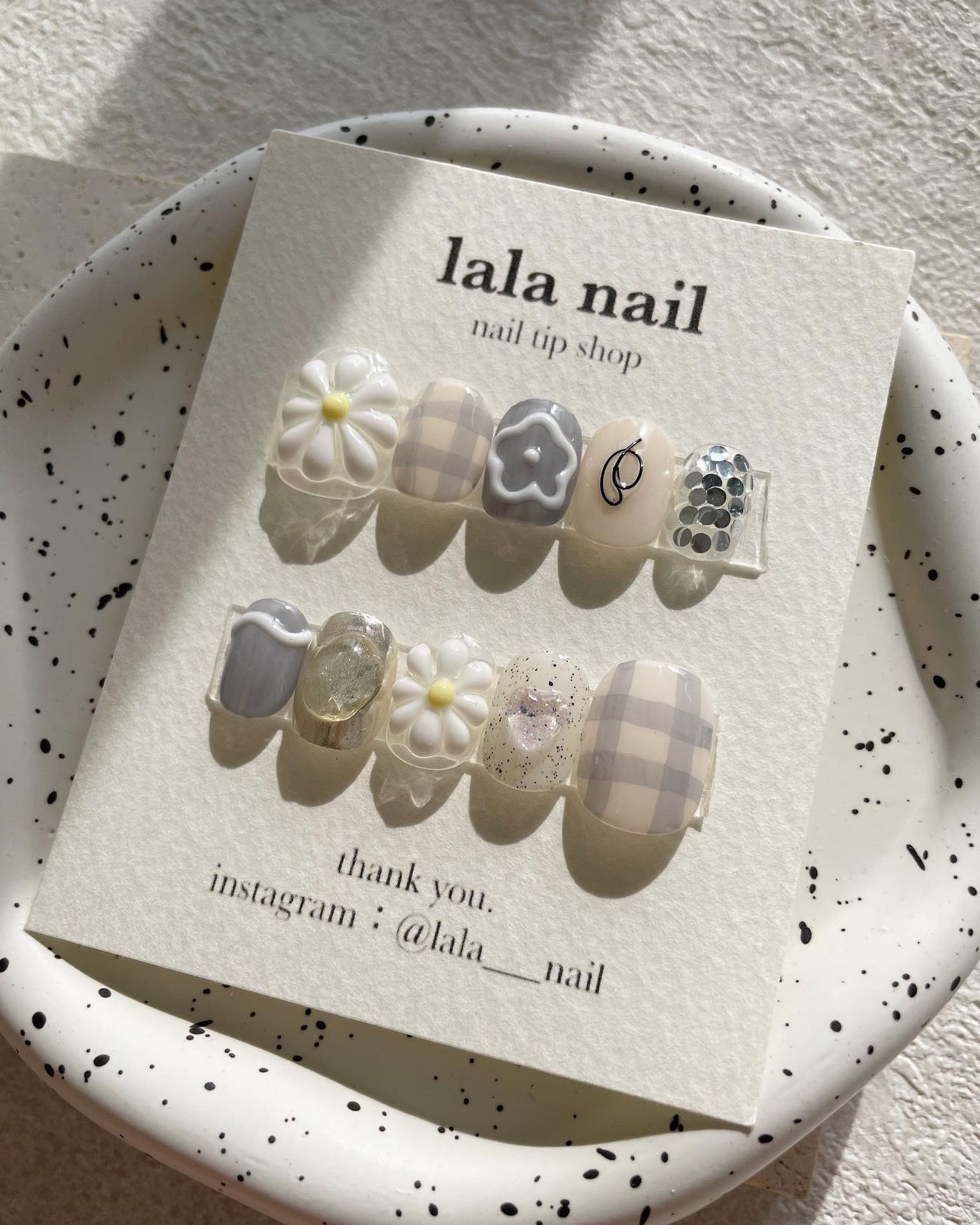 ネイルチップ　ぷっくりフラワーネイル　チェックネイル        Ω