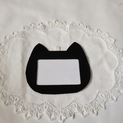 黒ネコ☆ふんわり丸いIDカードホルダー 社員証 保護者証 パスケース 3枚目の画像