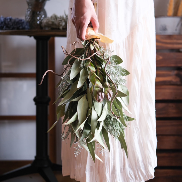 シンプルでワイルドなユーカリのドライフラワースワッグ＊ユーカリ