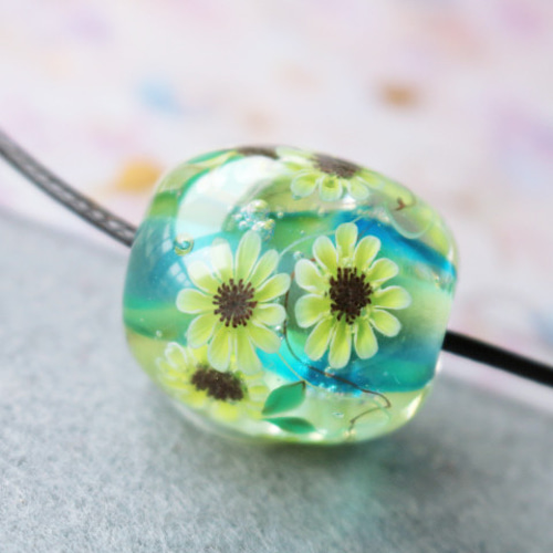 半額SALE☆向日葵のとんぼ玉（ガラス玉） ネックレス・ペンダント 富松