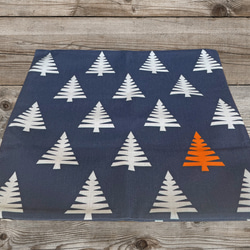 森林坐墊抽象樹背海軍藍-柏樹香味- 第6張的照片