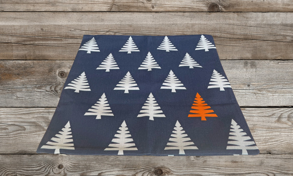 森林坐墊抽象樹背海軍藍-柏樹香味- 第6張的照片