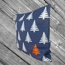 森林坐墊抽象樹背海軍藍-柏樹香味- 第4張的照片