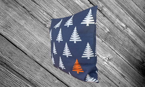 森林坐墊抽象樹背海軍藍-柏樹香味- 第4張的照片