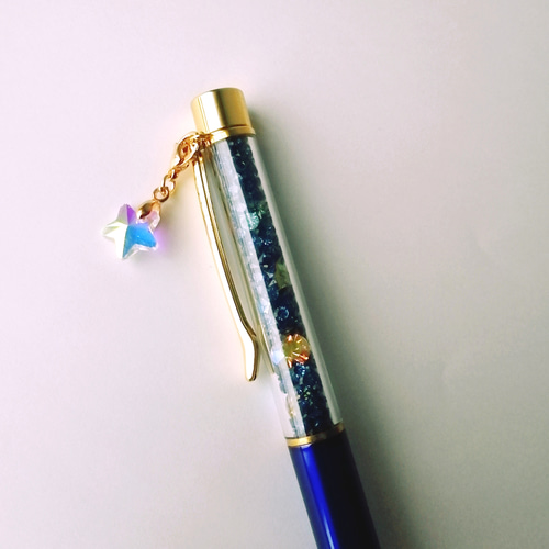 大人気【きらめく星空ボールペン☆星のチャーム付き】【替え芯付き