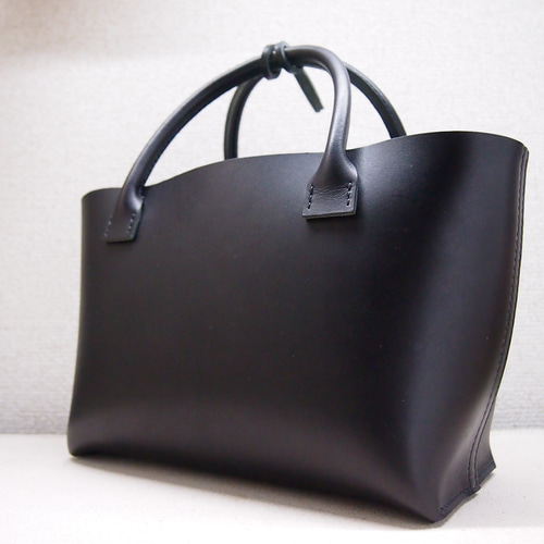 ぷっくり 本革 栃木レザー シンプルトートバック Mサイズ ブラック 艶