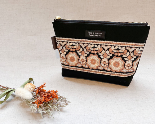 user_ffb2b6f0 おまとめ インド刺繍リボン×合皮 ポーチ ▪️インド刺繍リボンのお財布ポーチ▪️ハンドメイド・やりくり