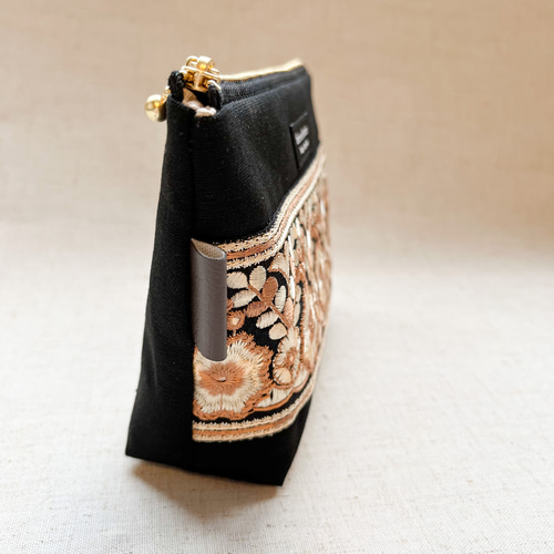 メイクポーチに◎ インド刺繍リボンポーチ•ブラック ポーチ Sakase