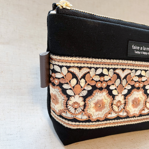 メイクポーチに◎ インド刺繍リボンポーチ•ブラック ポーチ Sakase