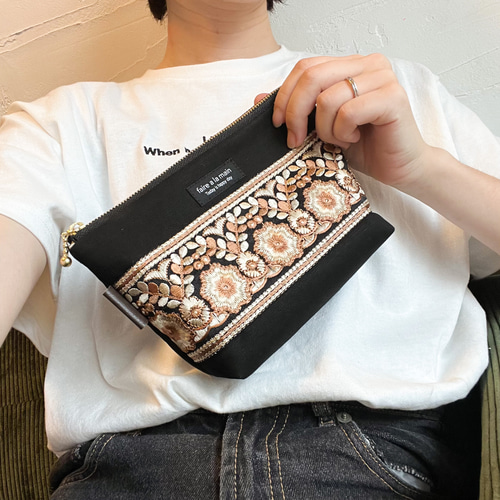 user_ffb2b6f0 おまとめ インド刺繍リボン×合皮 ポーチ ▪️インド刺繍リボンのお財布ポーチ▪️ハンドメイド・やりくり