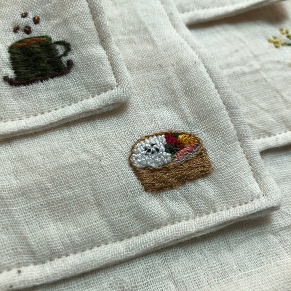 手刺繍ダブルガーゼハンカチ 5枚目の画像