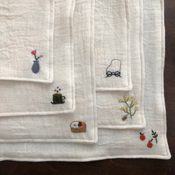 手刺繍ダブルガーゼハンカチ 2枚目の画像