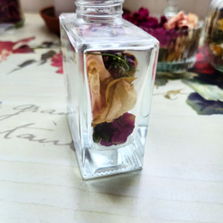 薔薇のドライフラワー、香水瓶漬け 2枚目の画像
