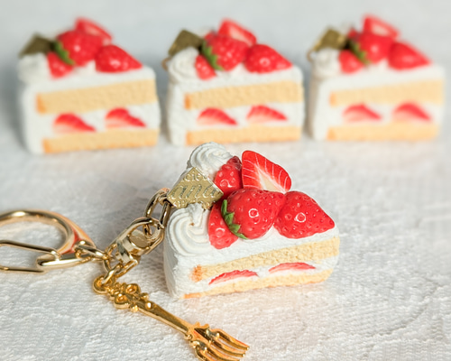 苺たっぷり こだわりショートケーキのキーホルダー フェイクスイーツ