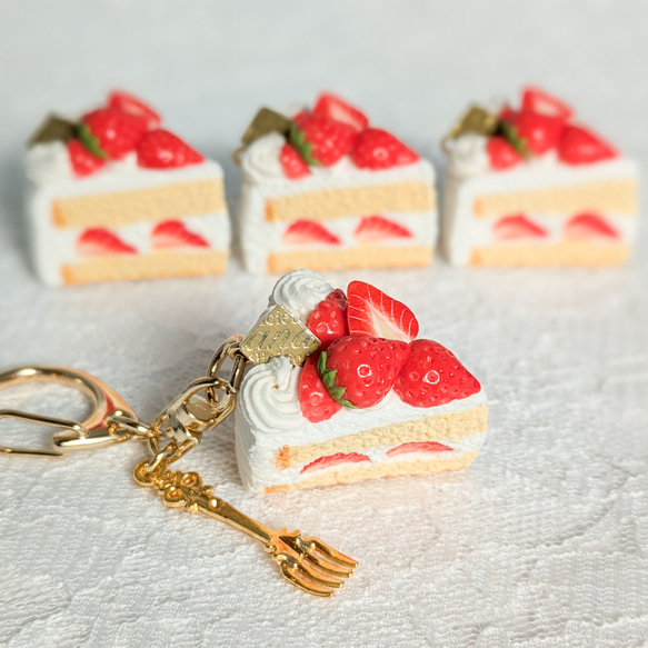 苺たっぷり こだわりショートケーキのキーホルダー フェイクスイーツ