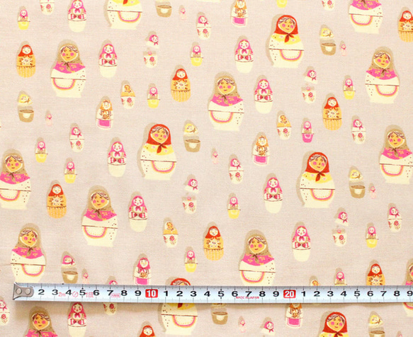 カットクロス Windham Fabrics / West Hill Matryoshka Dolls Warm Tan 3枚目の画像