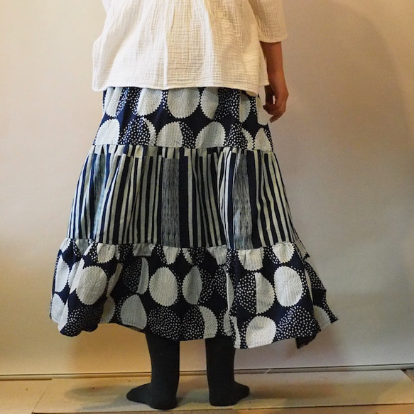 ティアードスカート　パッチワーク　ロングスカート　綿100％　和柄綿　ドット　インディゴ　染め　フレア　ふん 6枚目の画像