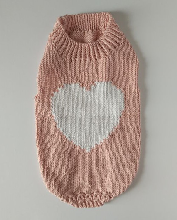 ピンク色の糸に白でハート柄を編み込んだドレスセーター(SS-2173） 1枚目の画像