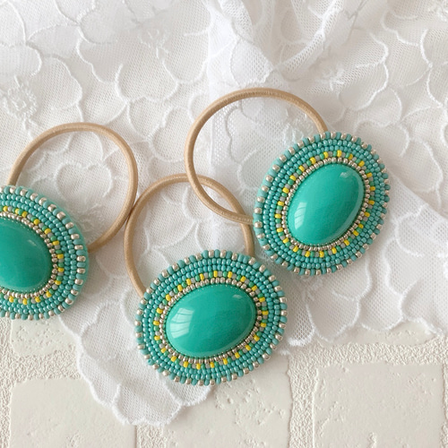 ヘアゴム 鮮やか☆グリーン大ぶりビーズ＆ブラック