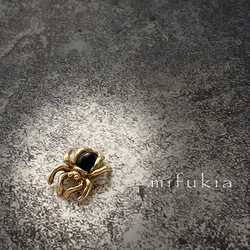 【ちっちゃなクモ】 K18xオニキス 蜘蛛のピアス〈片耳用〉☆受注製作 再販 1枚目の画像
