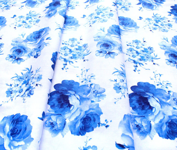 カットクロス Timeless Treasures Bluebird  Medium Flowers White 4枚目の画像