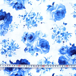 カットクロス Timeless Treasures Bluebird  Medium Flowers White 3枚目の画像