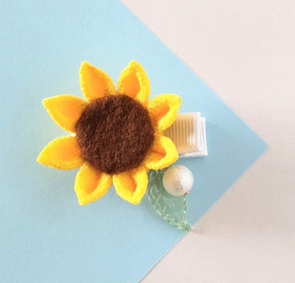 つまみ細工 ひまわりの髪飾り//浴衣.甚平/夏祭り.花火大会/＊ベビークリップ＊＊ 2枚目の画像
