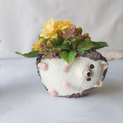 横向き ハリネズミ　造花　フェイクグリ－ン　ミニ　鉢　可愛い置物　可愛い動物　プチギフト 1枚目の画像