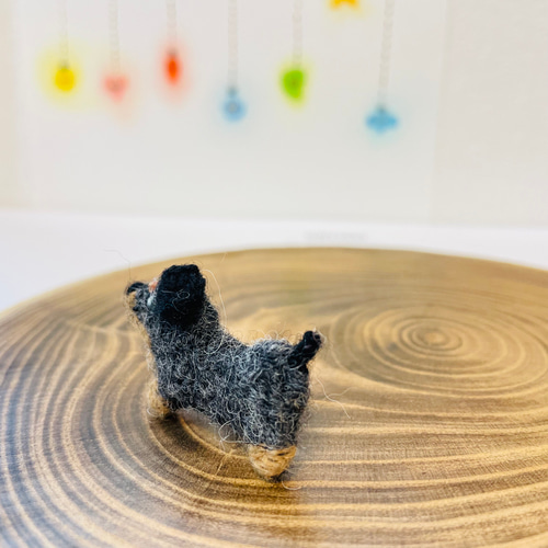 lilienブローチ＊アンティック子犬 54dd6ab013a0f471c054dfa3cfe581