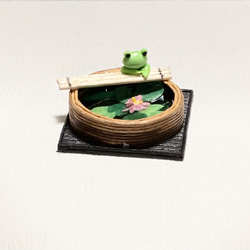 ミニチュア:睡蓮鉢とカエル 2枚目の画像