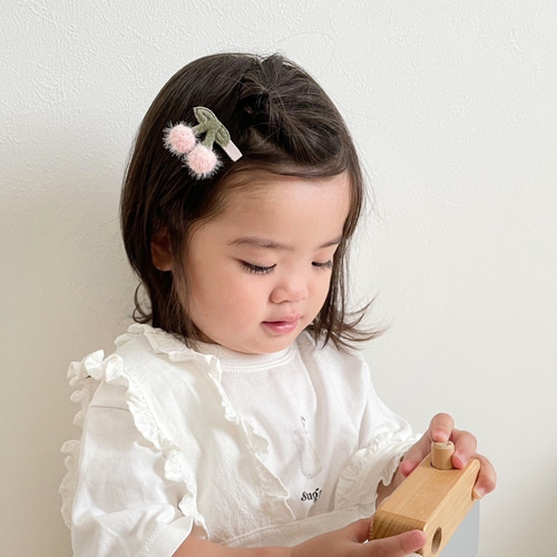 ふわふわさくらんぼのヘアクリップ 雑貨・その他 KINENBI