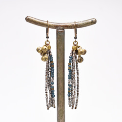 法國古董切割鋼和金屬珠，鋼藍珠，民族鈴鐺 4 排耳環 第6張的照片