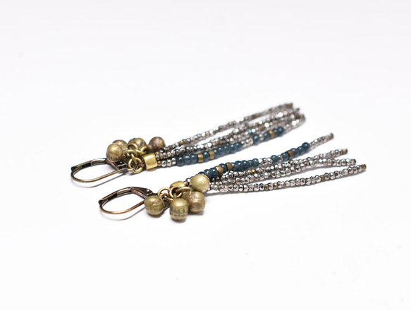 法國古董切割鋼和金屬珠，鋼藍珠，民族鈴鐺 4 排耳環 第5張的照片