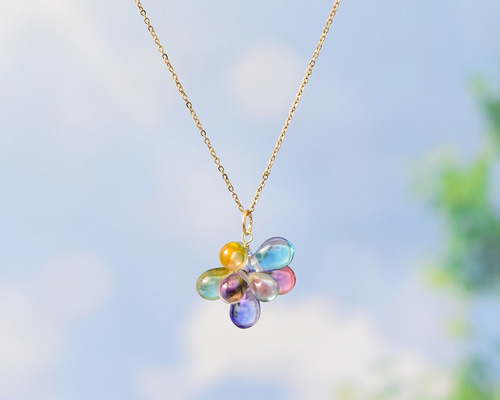 ネックレス】淡い虹色花火 カラフル ガラス 透明感 虹 花火 レインボー
