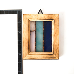 ステンドグラス　アンティーク調　木製の壁掛け額縁つき　シックなブルー系 3枚目の画像