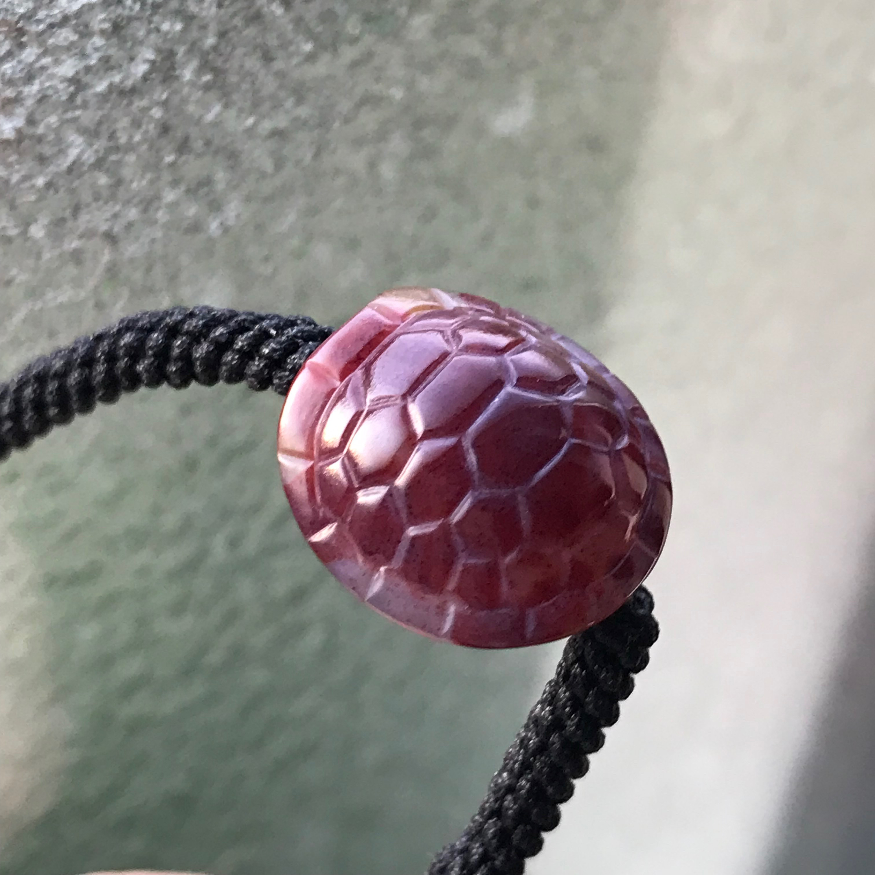 ゴビ石−1110 ゴビ瑪瑙　手彫り　カメの甲羅　男女兼用