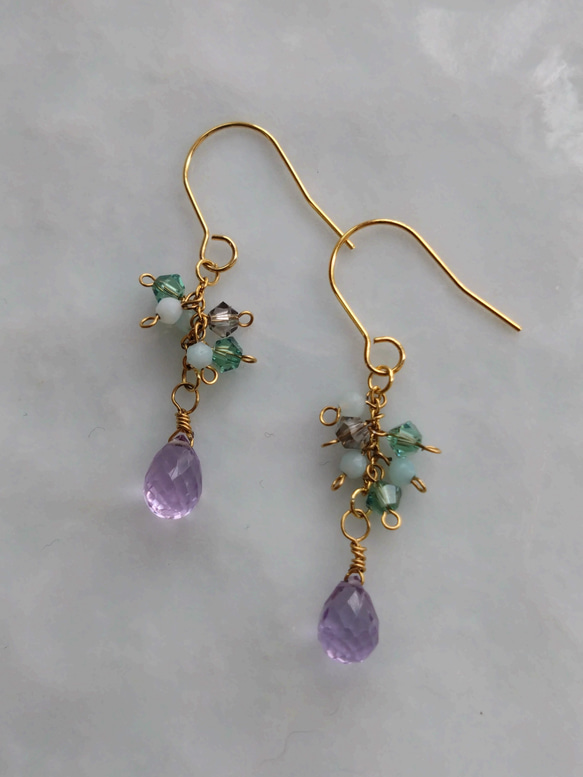 紫陽花のようなピアス・アメジスト&小さな天然石 ピアス（フック