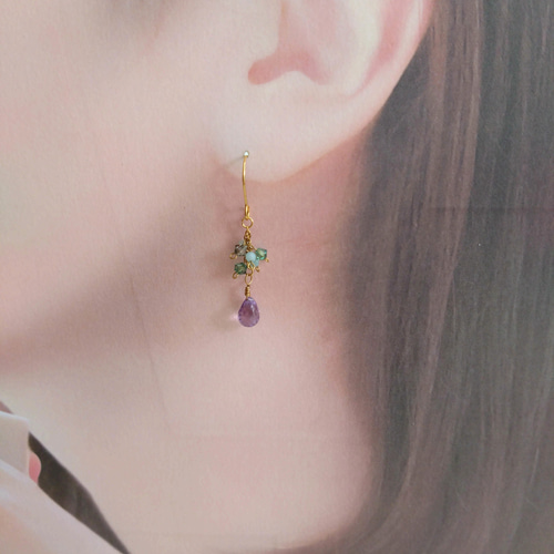 紫陽花のようなピアス・アメジスト&小さな天然石 ピアス（フック