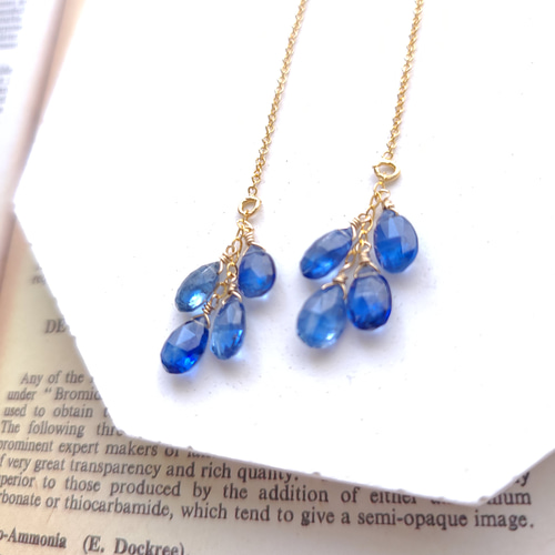 天然石 14kgf 宝石質カイヤナイトのアメリカンピアス 揺れる 金属