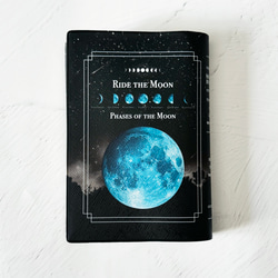 月の事柄が描かれた本のようなブックカバー "RIDE THE MOON" ・手帳カバー（A6）ほぼ日手帳カバー 文庫本 4枚目の画像