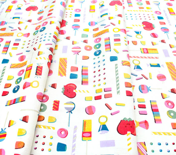 カットクロス Riley Blake Designs Tiny Treaters Retro Candy Cream 4枚目の画像