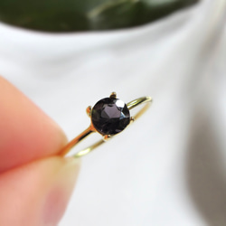 【八月生日石】5毫米高品質「紫銀尖晶石」戒指 第5張的照片