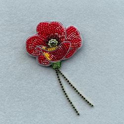 ビーズ刺繍のブローチ　-チャーミングなお花ポピー- red flower 2枚目の画像