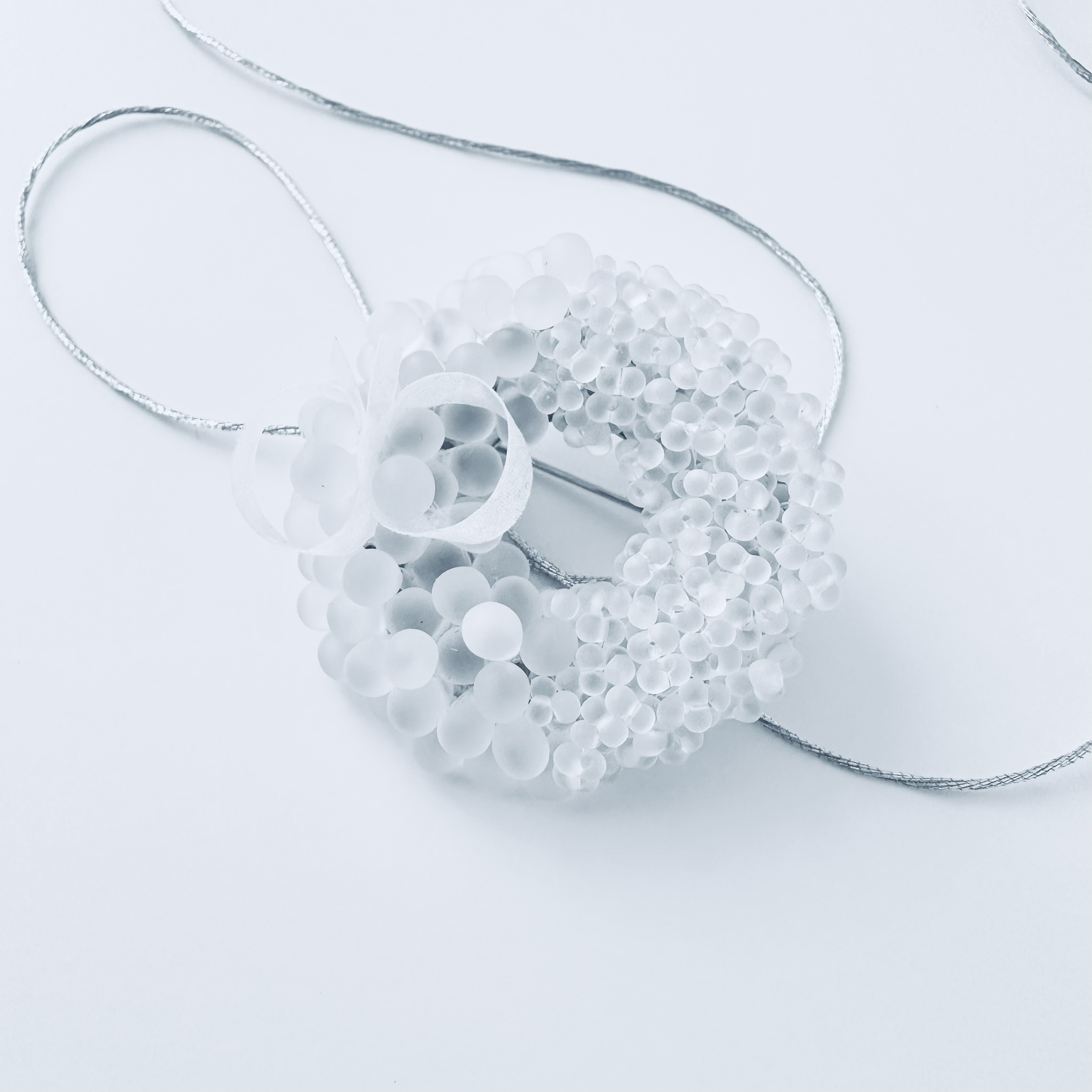 ガラスビーズ刺繍とオーガンジー生地ちょうちょシンプルドーナツフープブローチ【受注製作】#12