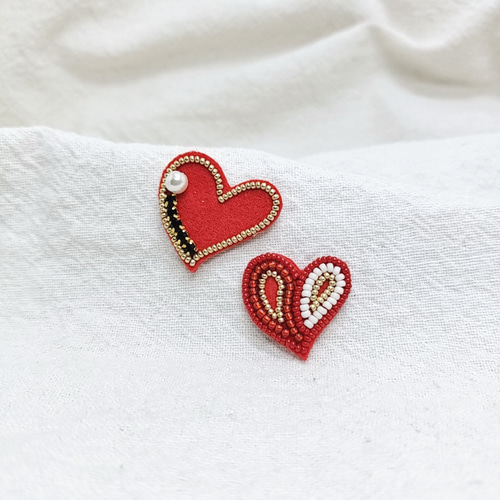 ビーズ刺繍ブローチ ハートパッチワーク 赤 ブローチ Miruteka